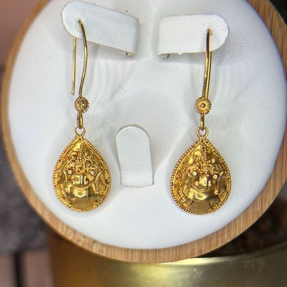 pls dont buy its sold!Solid 22kt yellow gold pure and 100% authentic earrings - Picture 3 of 7